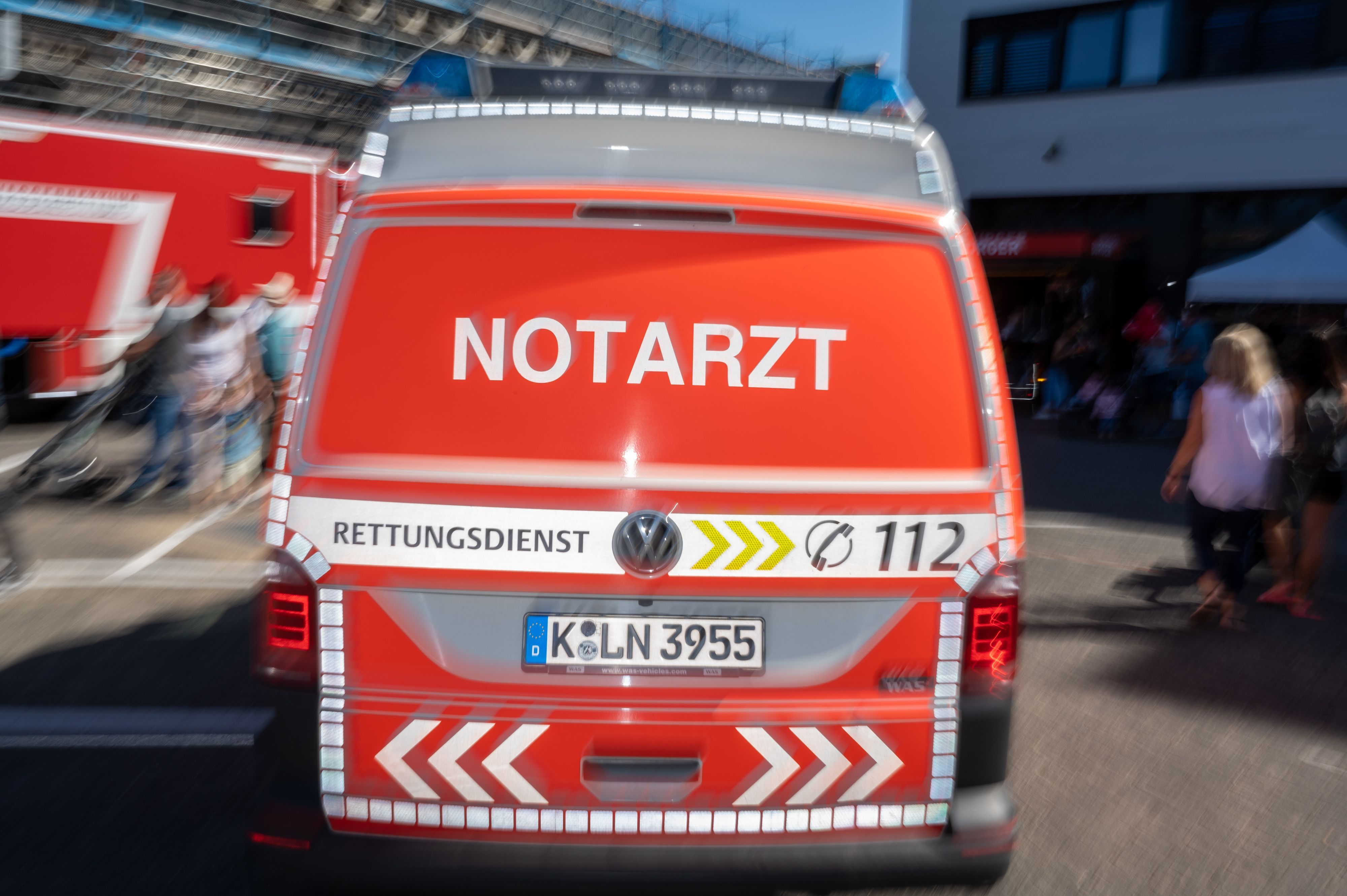 12.06.2022, Köln: Notarzteinsatzfahrzeug. Am Tag der Feuerwehr auf der Wache Scheibenstraße finden Vorführungen statt. Foto: Uwe Weiser