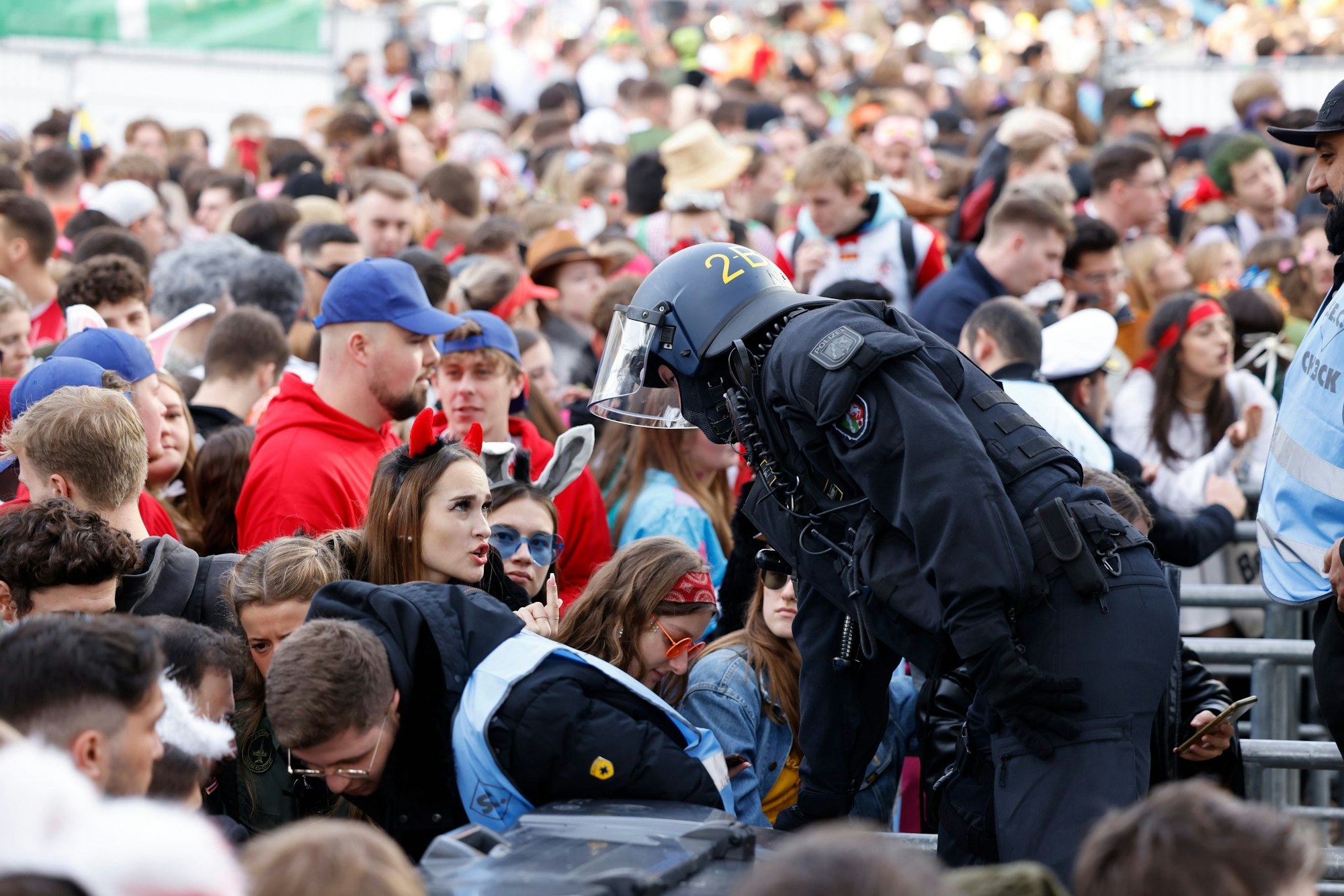 Dem Ansturm der Massen war das "Kwartier Latäng" in Köln einmal mehr kaum gewachsen. Thomas Banneyer