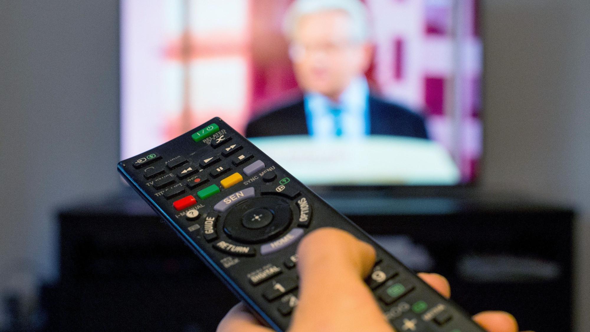 Im Fernsehen geben sich Experten die Klinke in die Hand.