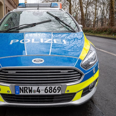 15.02.2021, Köln: Einsatzfahrzeug der Köln Polizei. Kennzeichen NRW, Automarke Ford. Foto: Uwe Weiser