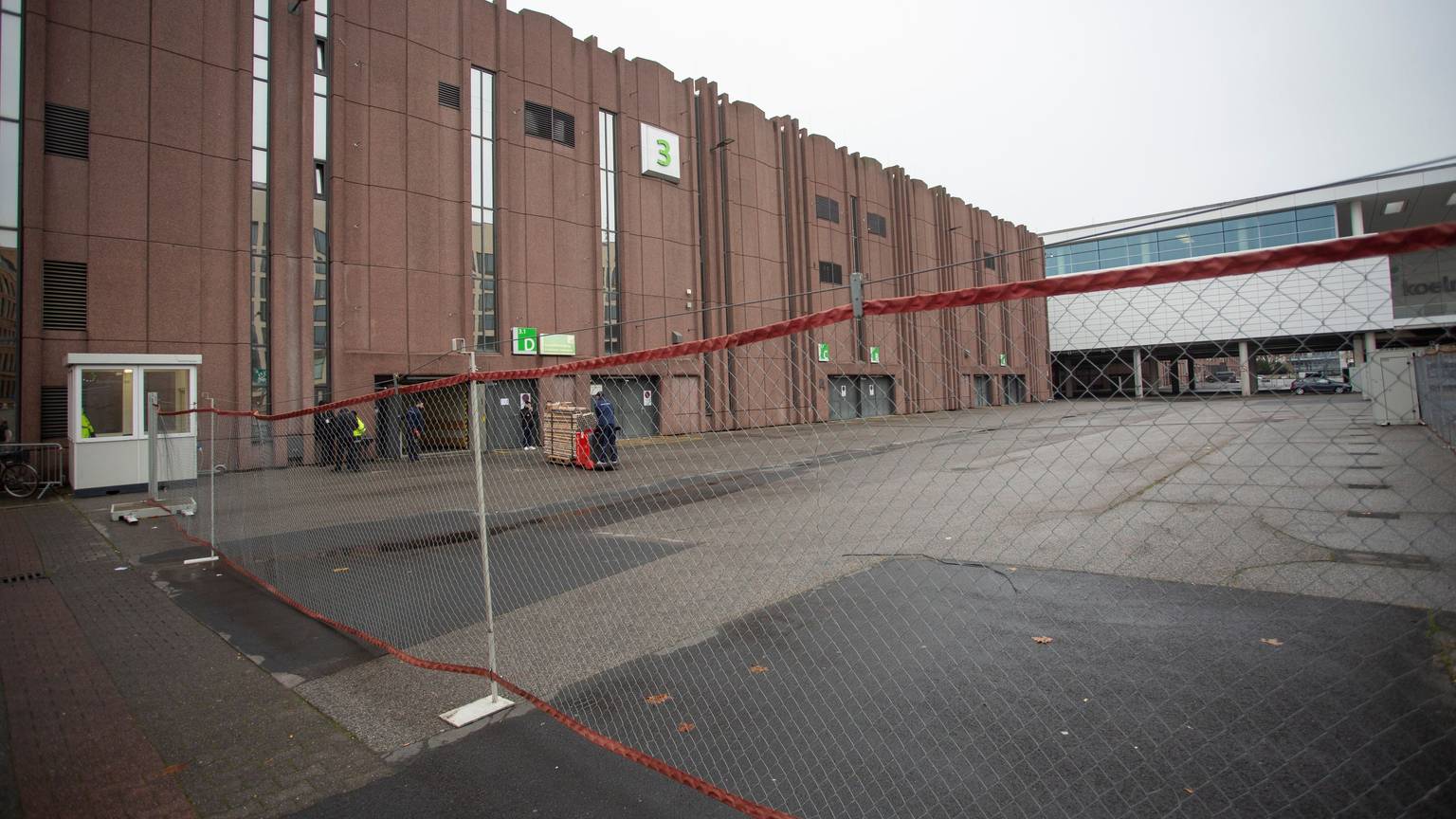 28.11.2022
Köln, NRW:
Flüchtlingsunterkunft in den Kölner Messehallen