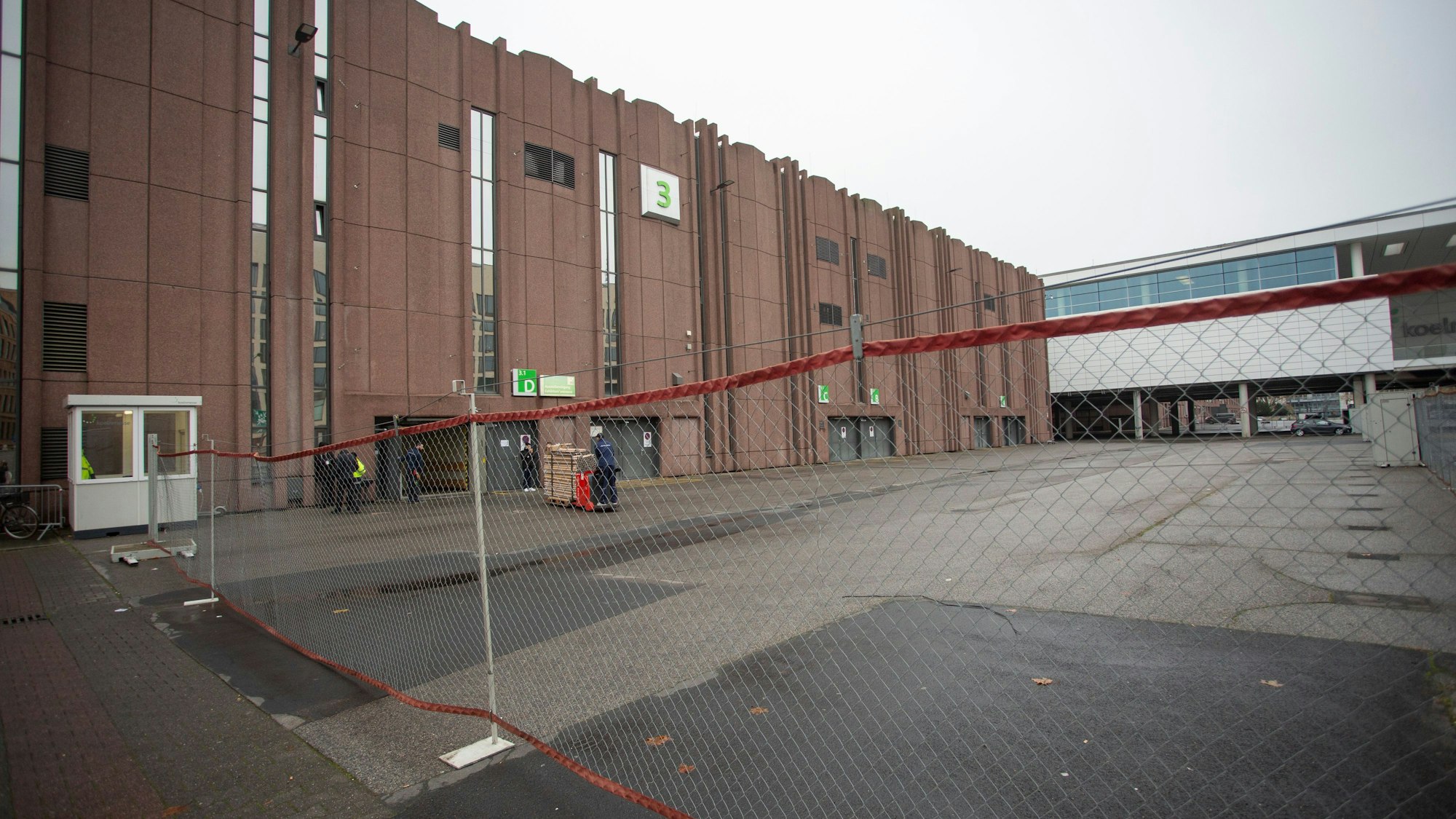 28.11.2022
Köln, NRW:
Flüchtlingsunterkunft in den Kölner Messehallen
