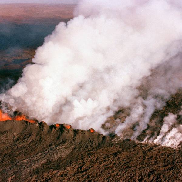Ein Archivbild zeigt den letzten Ausbruch des Mauna Loa im Jahr 1984.AP
