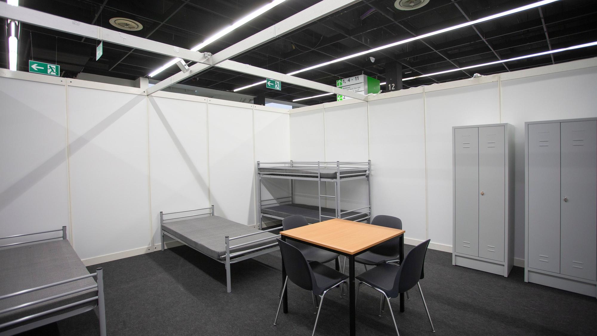 28.11.2022
Köln, NRW
Flüchtlingsunterkunft in den Kölner Messehallen
+ NO MODEL RELEASE +++
+++ No Property Release +++
Ab dem Zeitpunkt der ordnungsgemäßen Lieferung des Bildmaterials durch den Urheber ist der Bildnutzer für dessen sachgemäße Verwendung verantwortlich. Der Bildnutzer trägt die Verantwortung für die Betextung sowie die sich aus der konkreten Veröffentlichung ergebenden Sinnzusammenhänge. © Thomas Banneyer