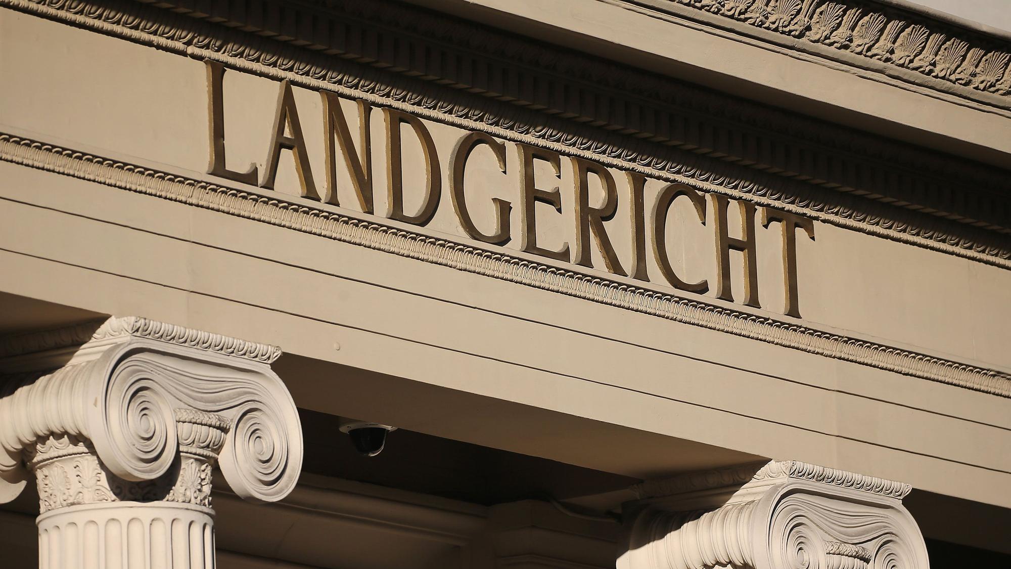 Das Eingangsportal des Landgerichts