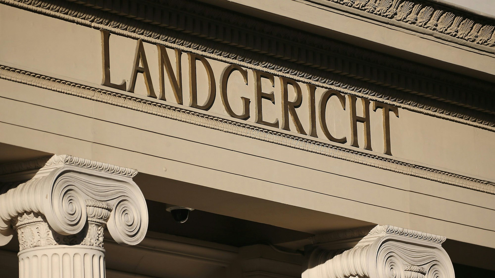 Das Eingangsportal des Landgerichts