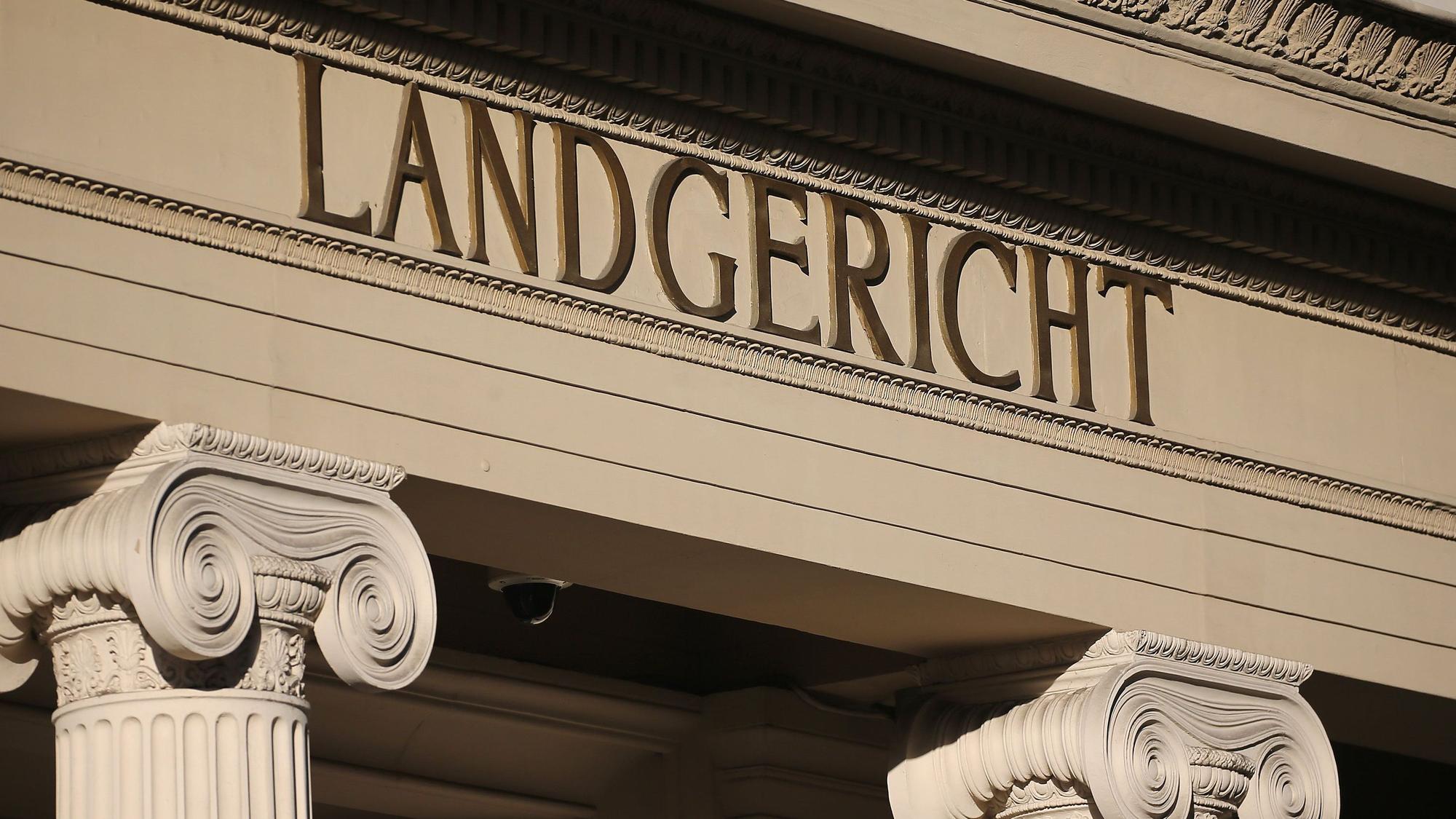 Das Eingangsportal des Landgerichts.