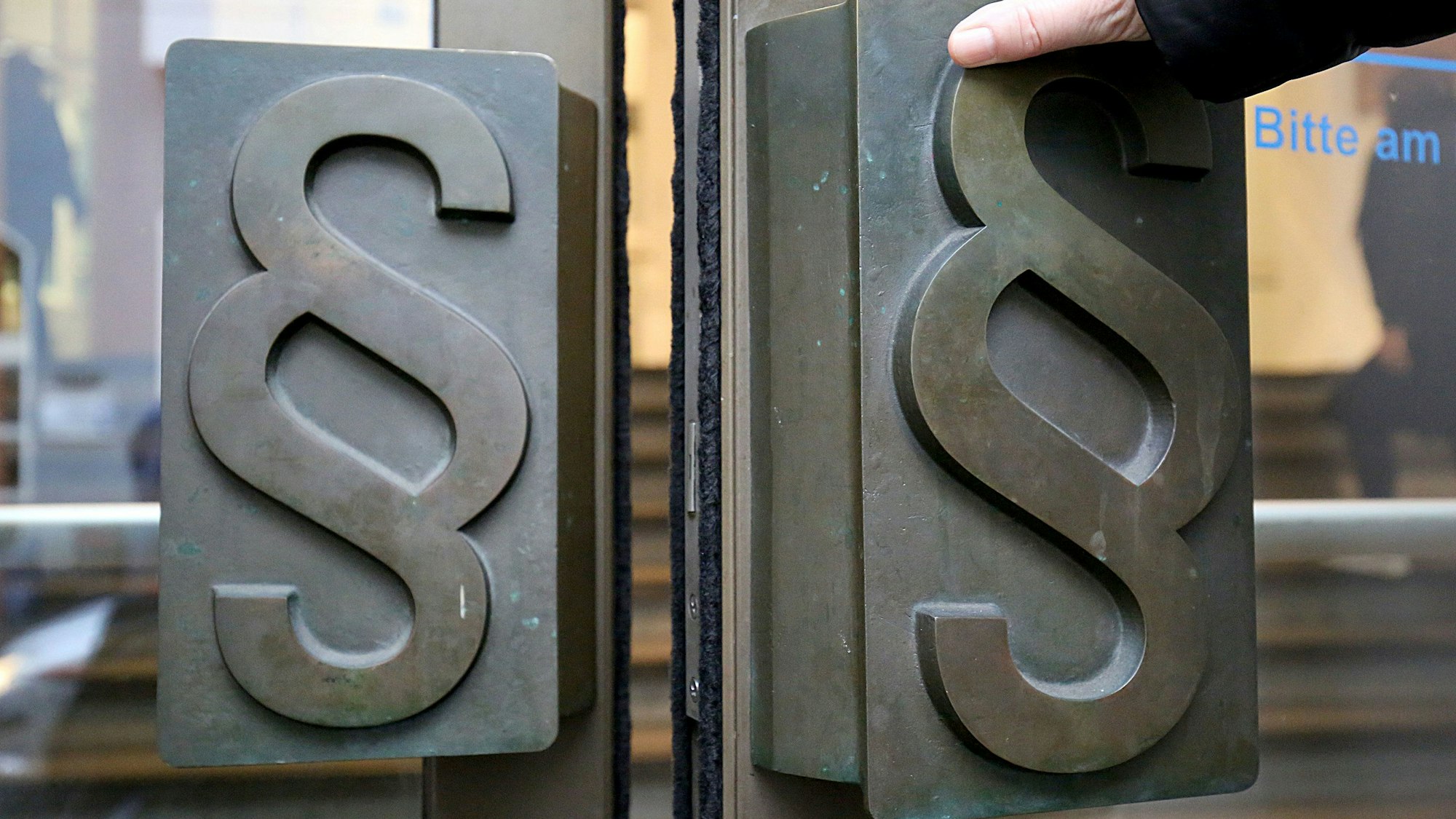 Tür des Landgerichts Bonn