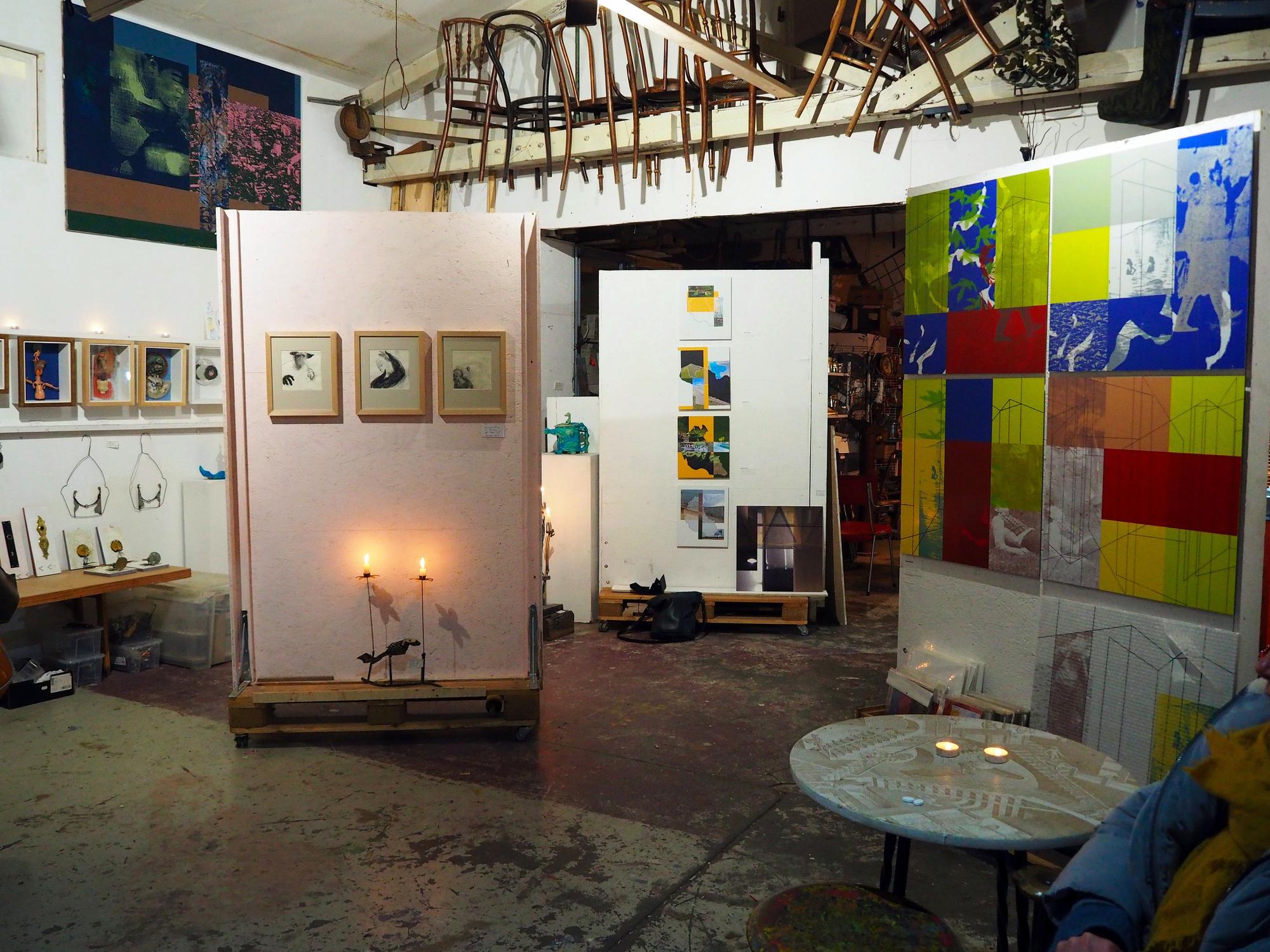 EInige der Ausstellungsstücke im Innenraum der Zollstockhalle.