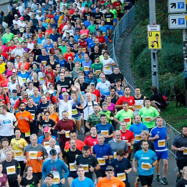 Etwa 22.000 Menschen werden beim Köln-Marathon teilnehmen.