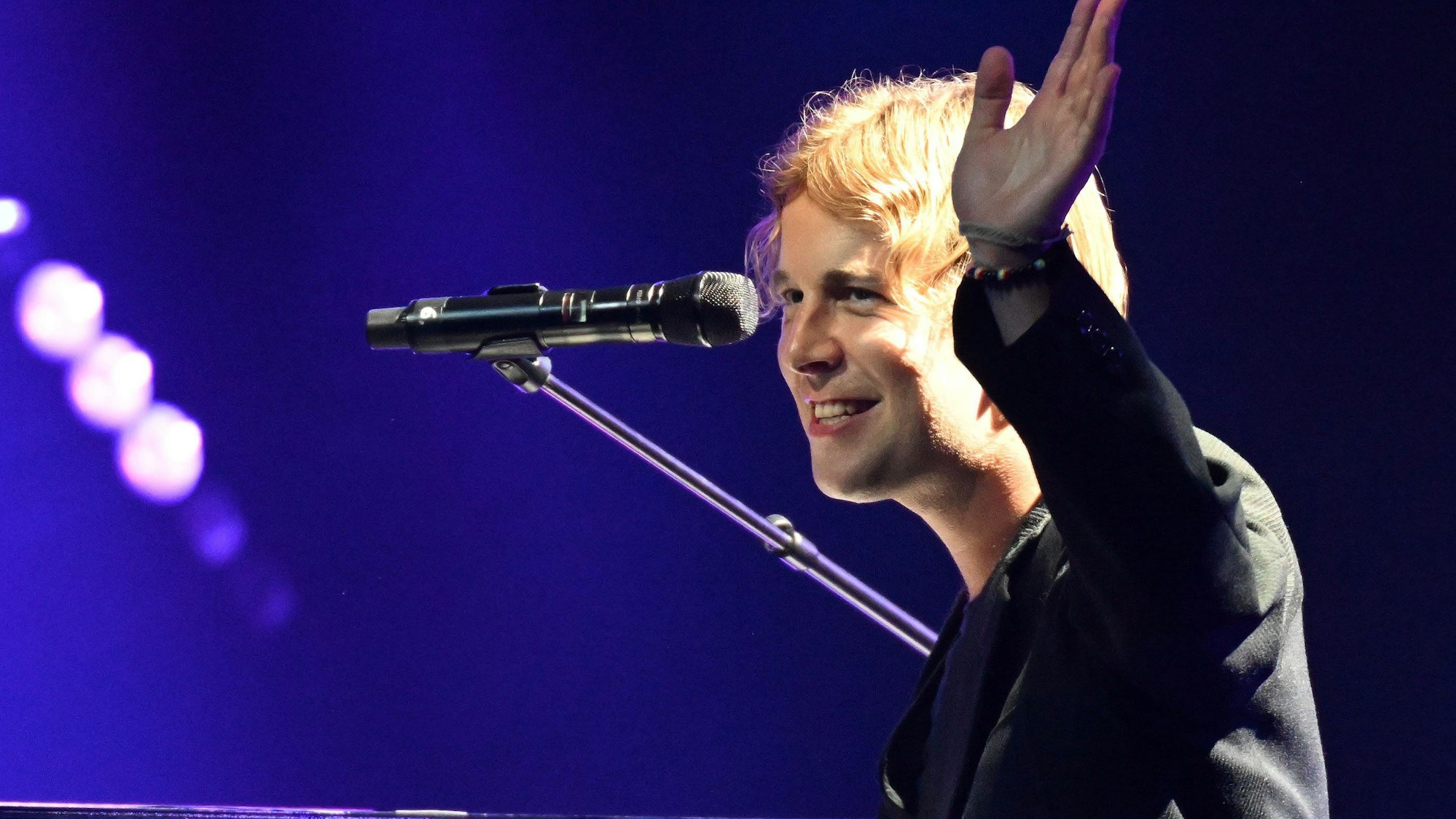 Der Musiker Tom Odell tritt bei der Aufzeichnung der TV-Show „SWR3 New Pop Festival - das Special“ im Festspielhaus Baden-Baden auf.