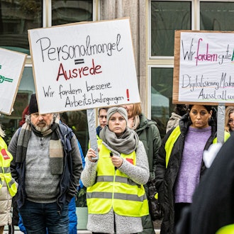 „Et hätt nit immer jot jejange“ warnen die Mitarbeiterinnen der Jugendämter angesichts der Personalnot.