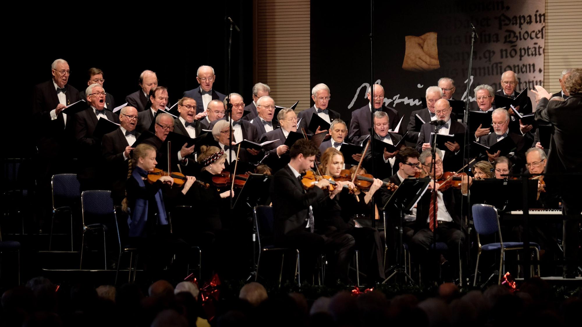 Stimmgewaltig: Der Kölner Deutz-Chor bei einem seiner begleiteten Auftritte der vergangenen Jahre wie hier im Gürzenich.