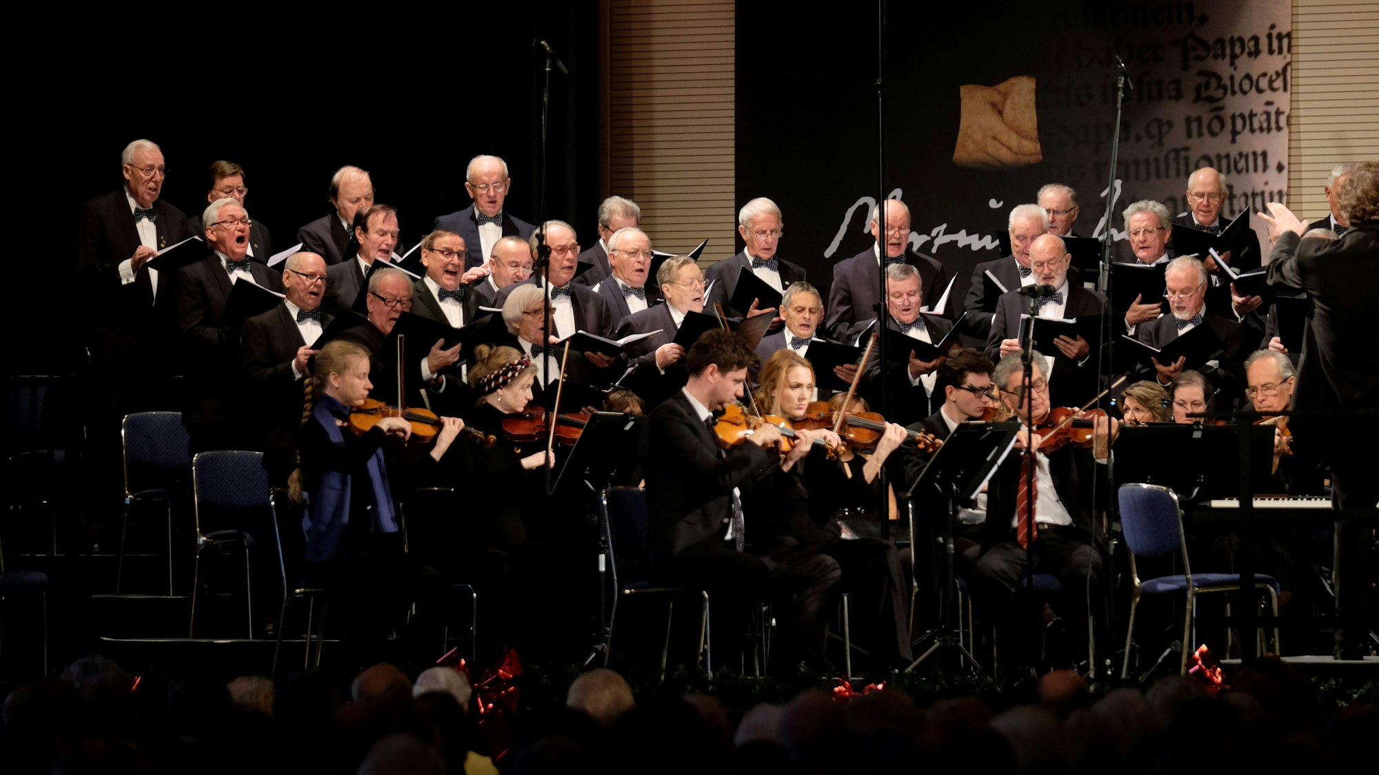 Stimmgewaltig: Der Kölner Deutz-Chor bei einem seiner begleiteten Auftritte der vergangenen Jahre wie hier im Gürzenich.