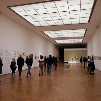 Besucher im Kölner Museum Ludwig