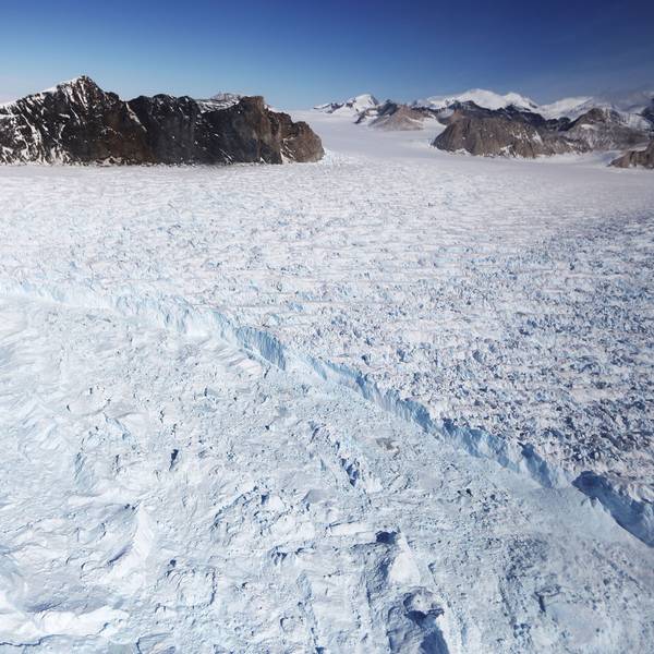 Gletscher und Schnee in der Antarktis.