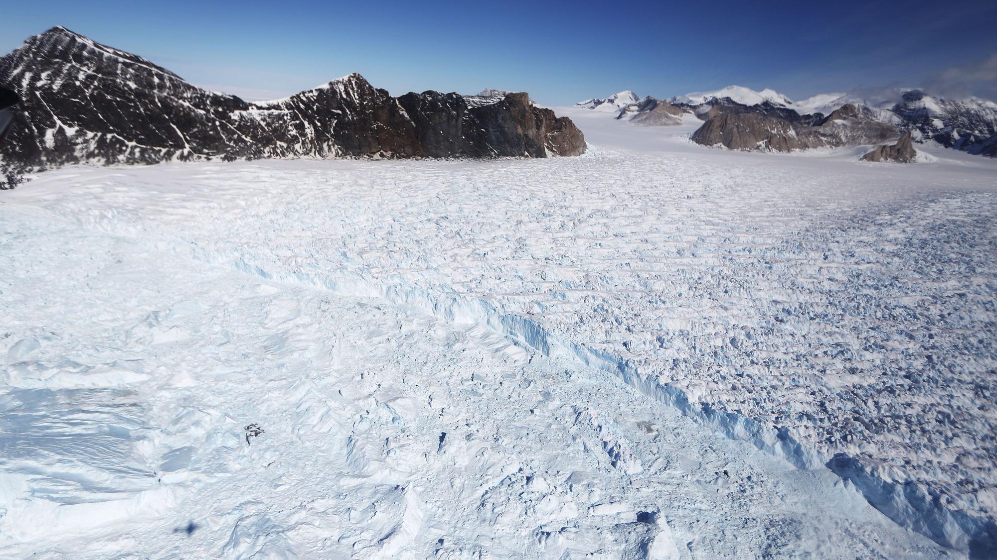 Gletscher und Schnee in der Antarktis.
