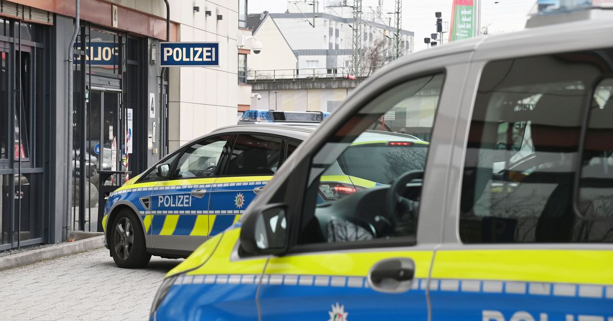 Unfall in Köln-Kalk: 52-jähriger Autofahrer prallt gegen Laterne – ...