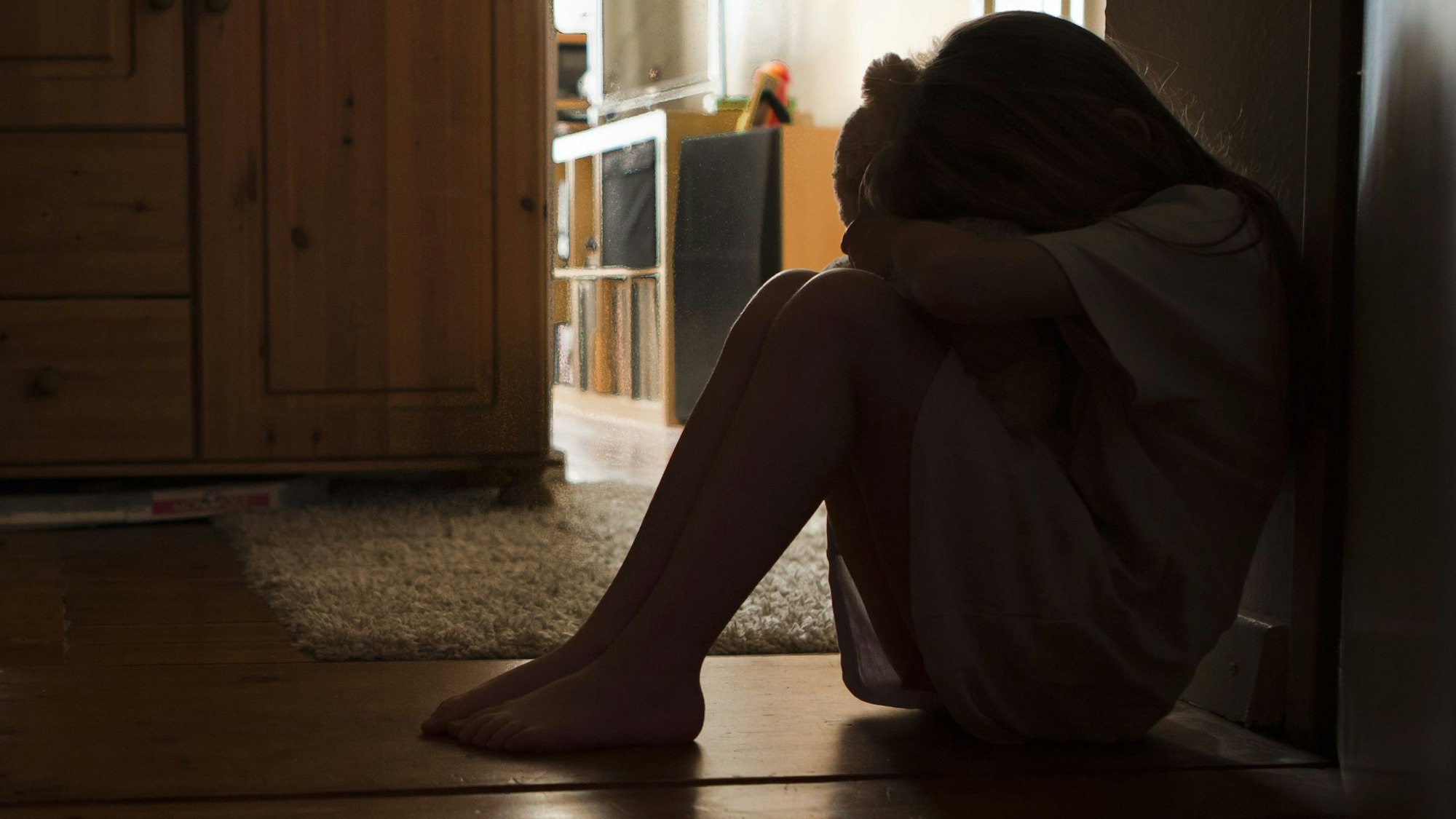 Schlaflos mit Teddy: Für Kindesmissbrauch gibt es oft keine eindeutigen Anzeichen. Symbolfoto