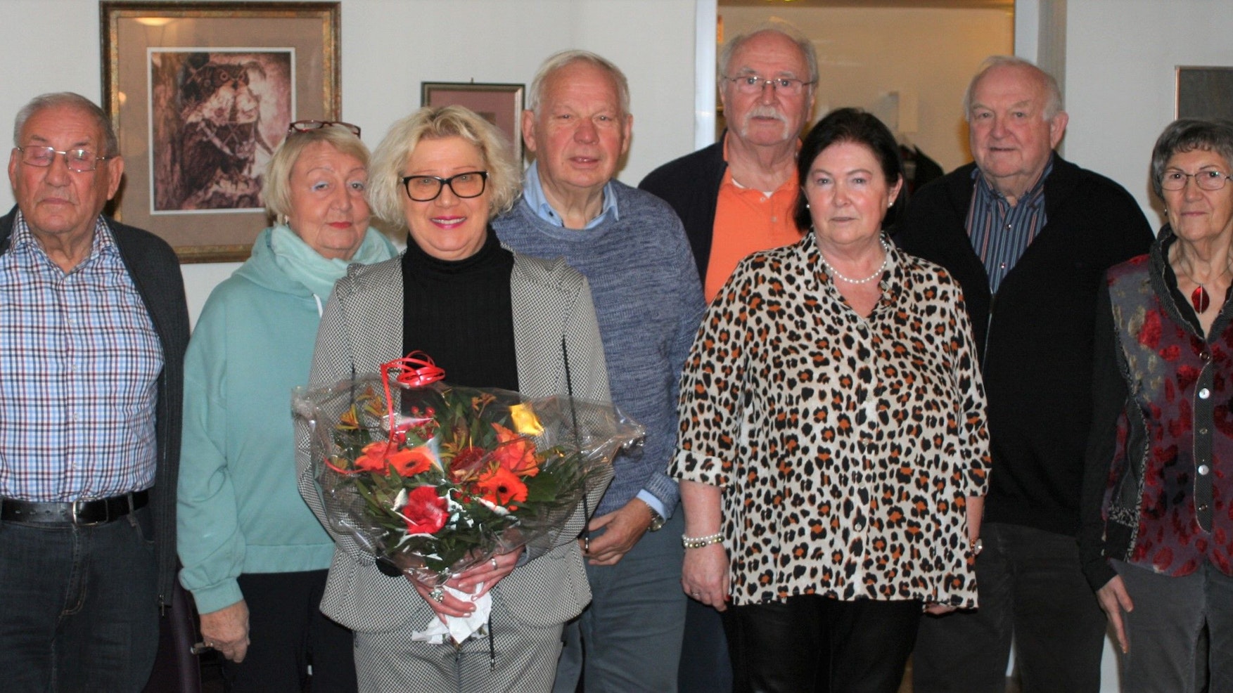 Ein Gruppenfoto der ehemaligen Mitarbeiter der Firma Kabelmetal in Windeck.
