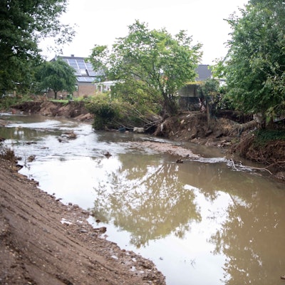 Die Schäden, die das Wasser bei der Flut verursacht hat, sind gut sichtbar.