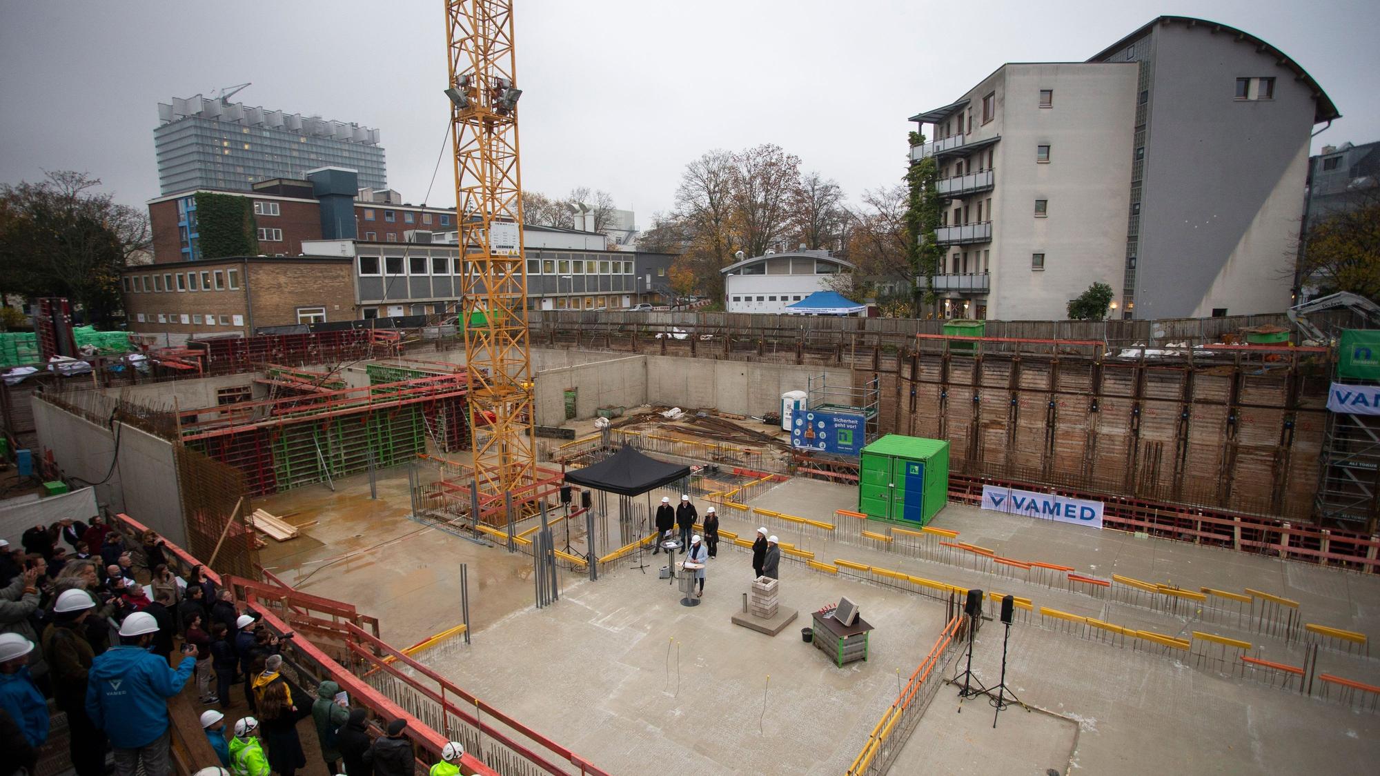 Baustellengelände bei der Grundsteinlegung
