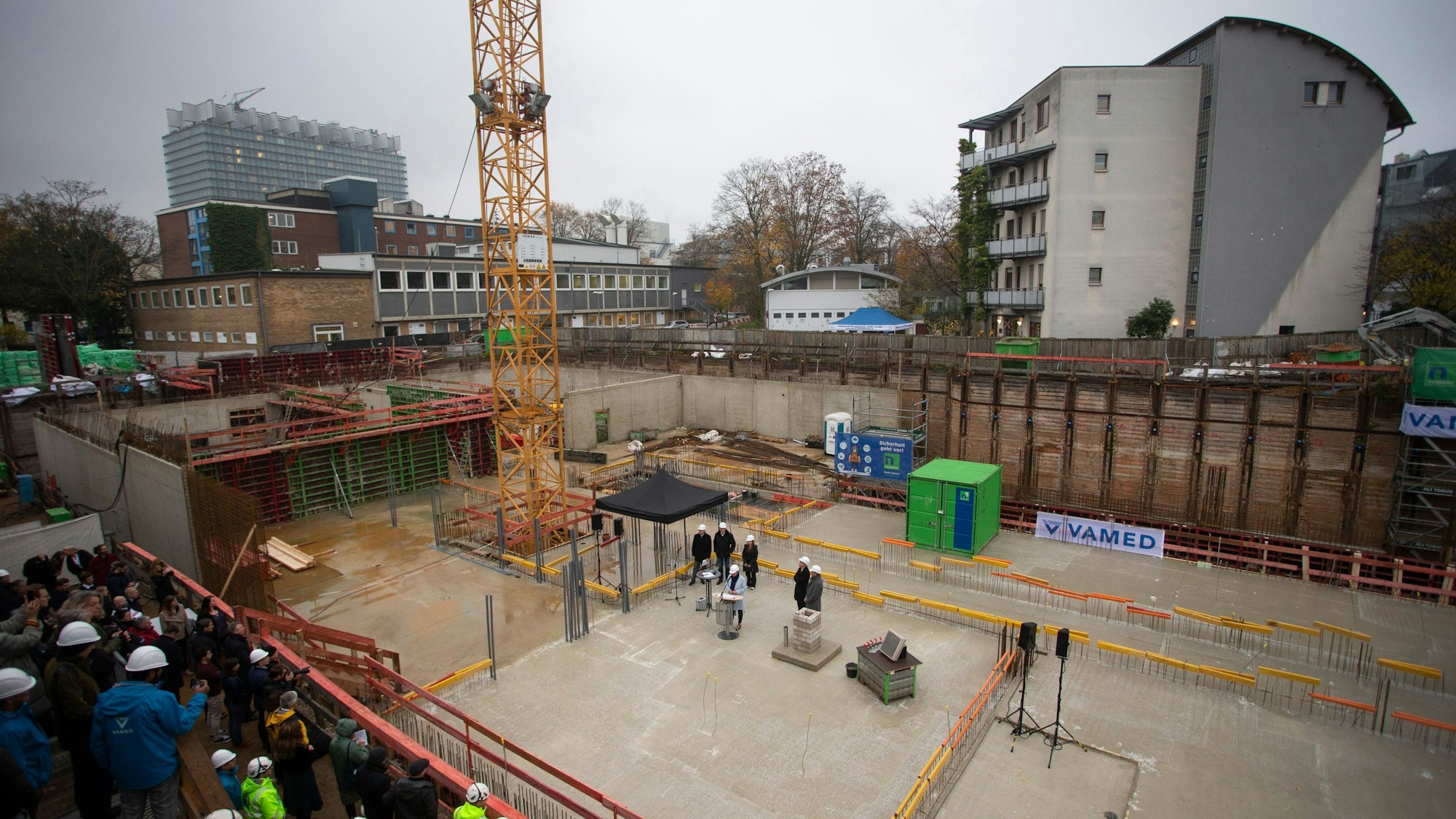 Baustellengelände bei der Grundsteinlegung