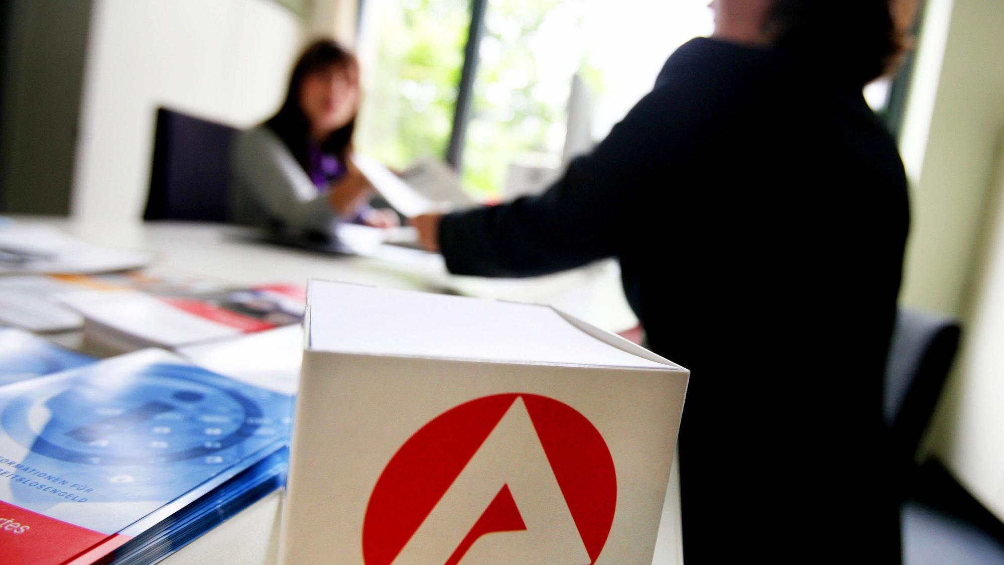 Die Arbeitsagenturen raten dringend zu den angebotenen Aus- und Weiterbildungen.