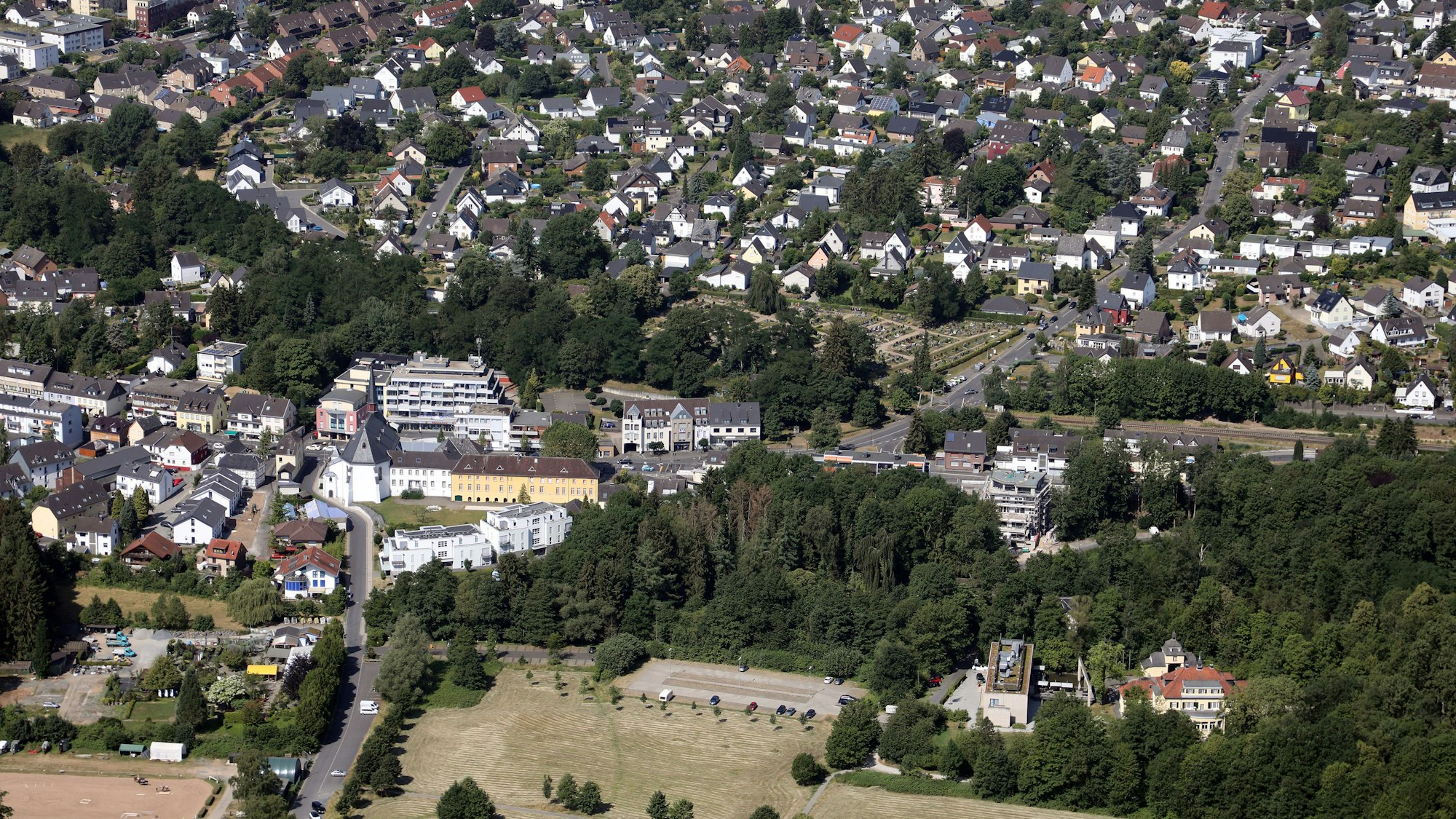 In der Rösrather Kommunalpolitik ist Sparen angesagt. Es bleiben aber Spielräume zur Gestaltung der Stadt.