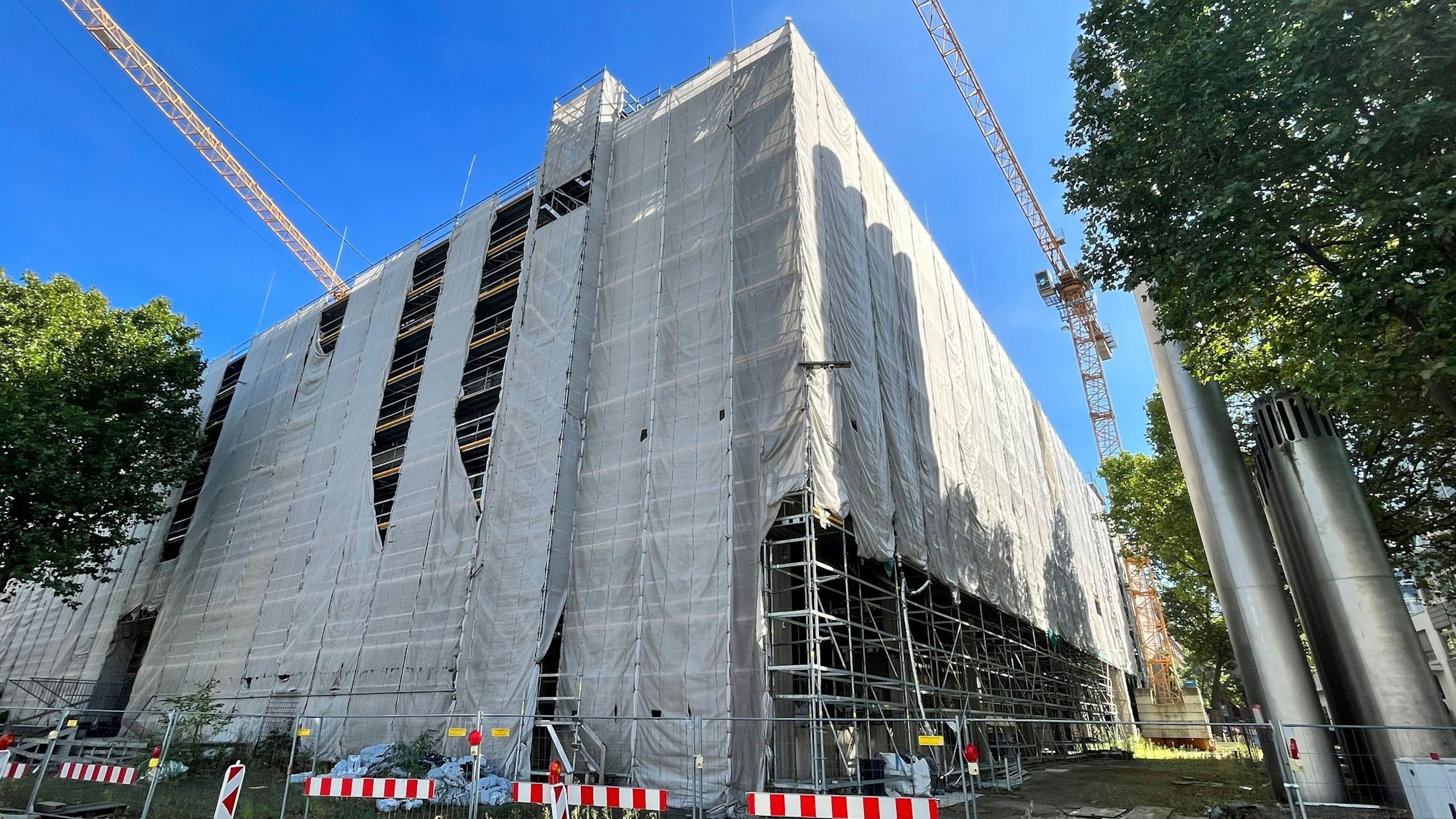 Bereits im Sommer war der Zustand der Baustelle des alten Briefverteilzentrums schlecht.