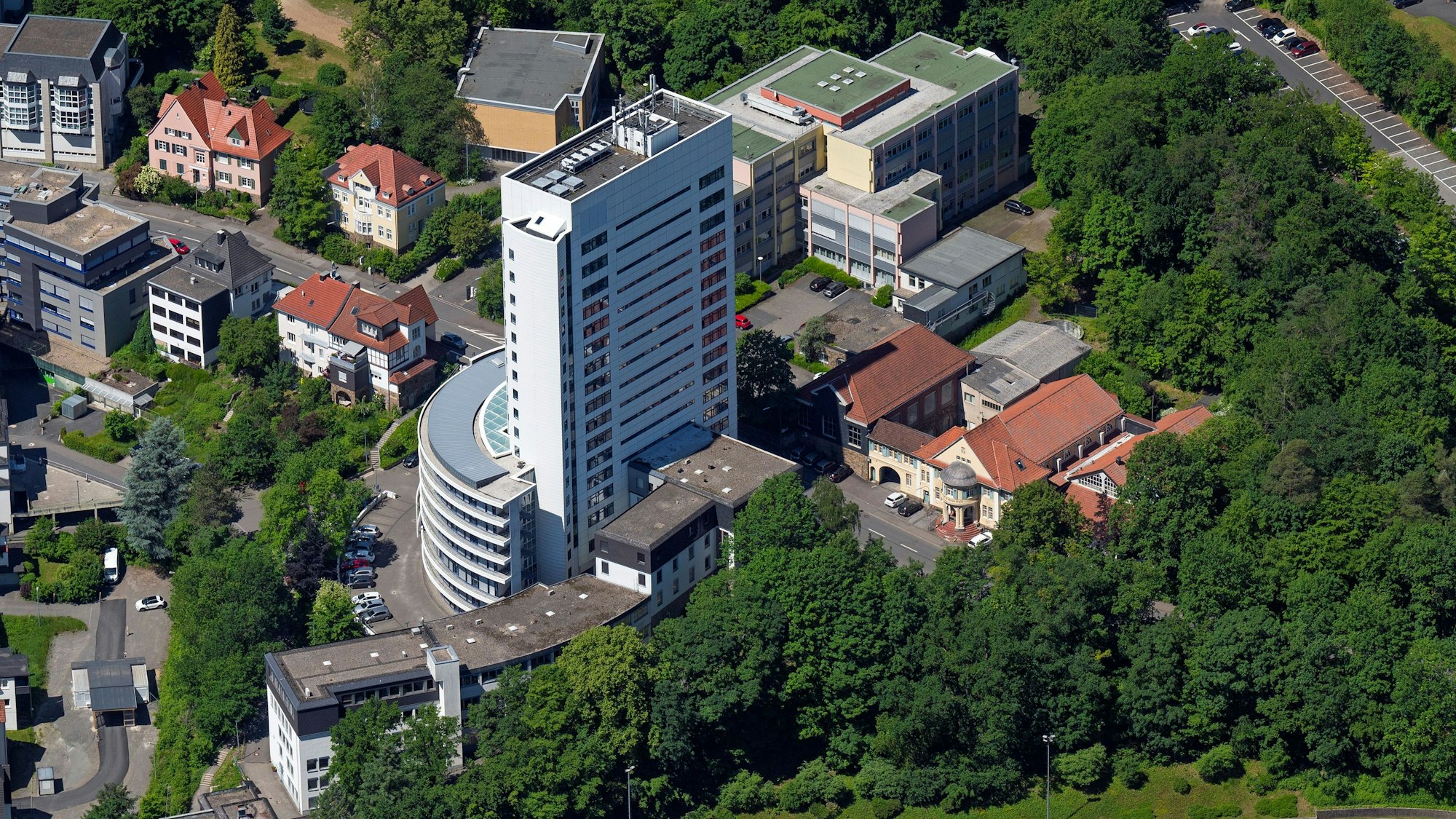 14.06.2012, Gummersbach, Moltkestraße
Luftbild vom Hohenzollernbad, das zu einem Bergischen Forum für Wissen und Kultur umgebaut werden soll