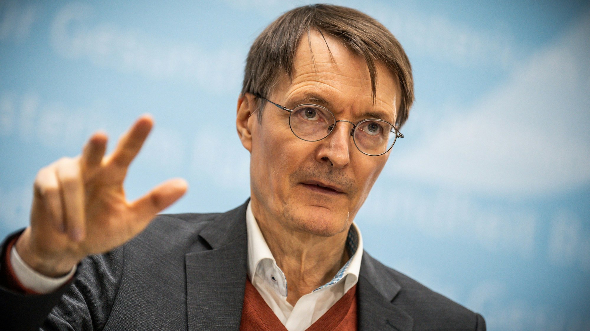 Karl Lauterbach (SPD), Bundesminister für Gesundheit, nimmt an einem Pressestatment zu aktuellen gesundheitspolitischen Themen teil.