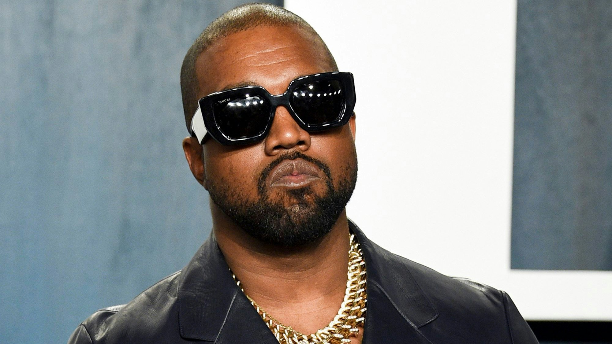 Der US-Rapper Kanye West kommt zu einer Party.
