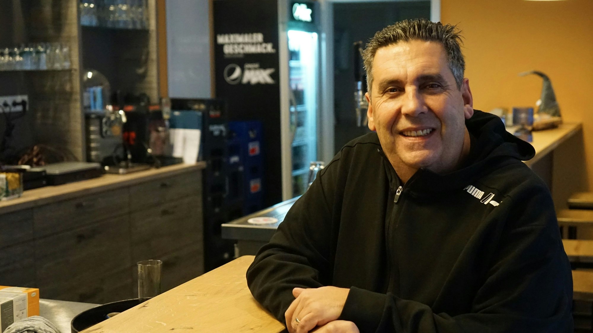 Miguel Louzao de la Cruz will Bürgermeisterkandidat der CDU Rösrath werden. Er ist als Wirt bekannt, als Politiker aber bisher wenig profiliert.