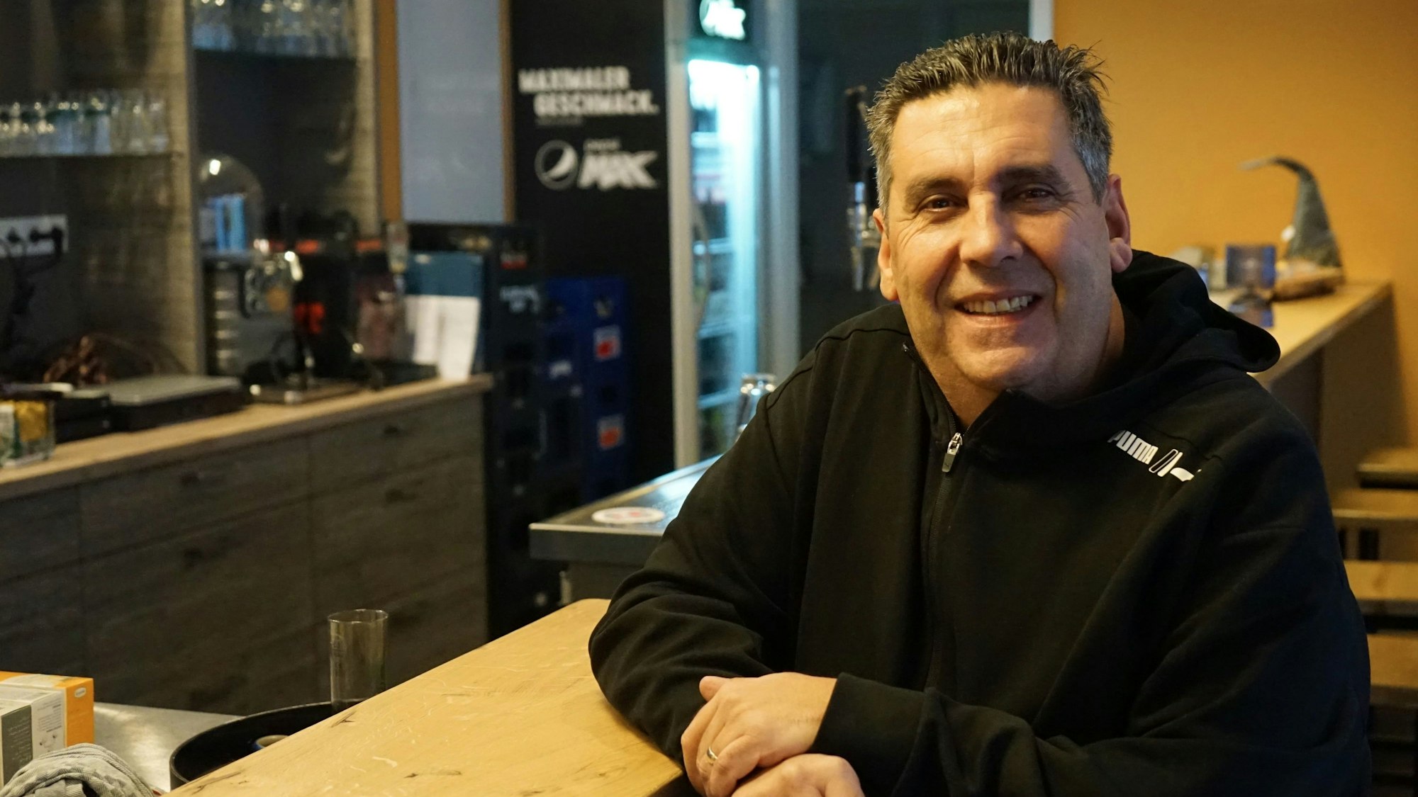 Miguel Louzao de la Cruz will Bürgermeisterkandidat der CDU Rösrath werden. Er ist als Wirt bekannt, als Politiker aber bisher wenig profiliert.