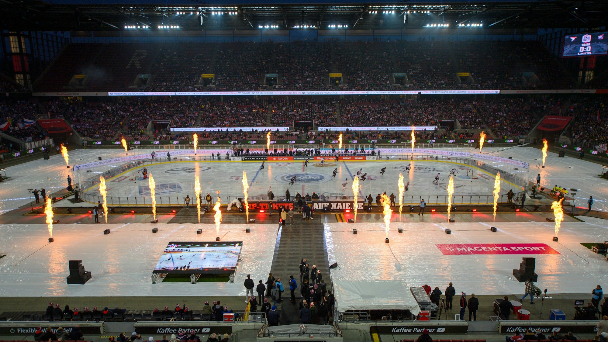 DEL, Kölner Haie - Adler Mannheim, Hauptrunde, 27. Spieltag, DEL Winter Game 2022 im RheinEnergieSTADION: Blick über die Arena.
