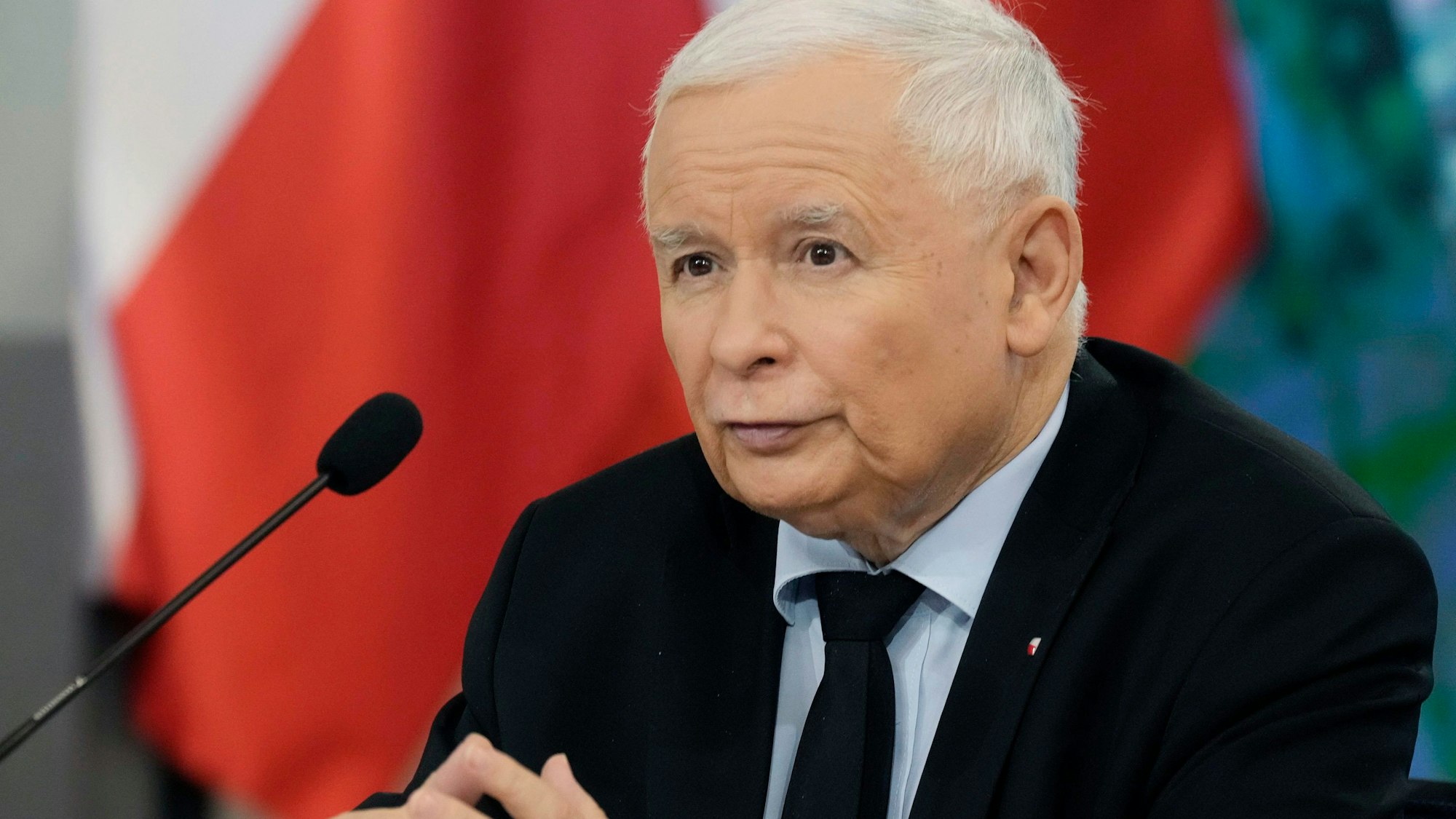 Der Vorsitzende der polnischen Regierungspartei PiS, Jaroslaw Kaczynski, bei einer Pressekonferenz.