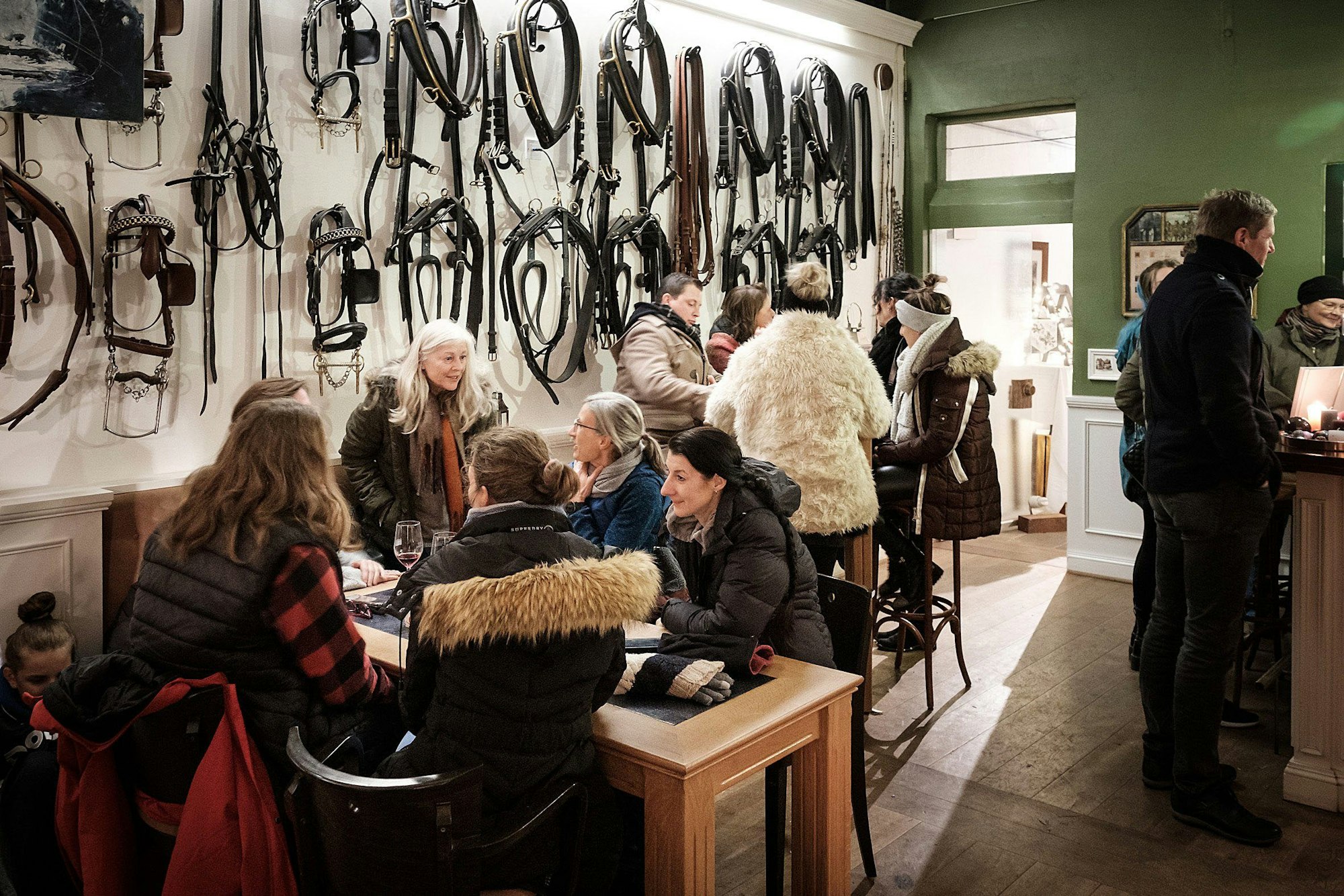 Zubehör für den Kutschenbetrieb bildet die Kulisse für den Weihnachtsplausch im CoachHaus Mostert