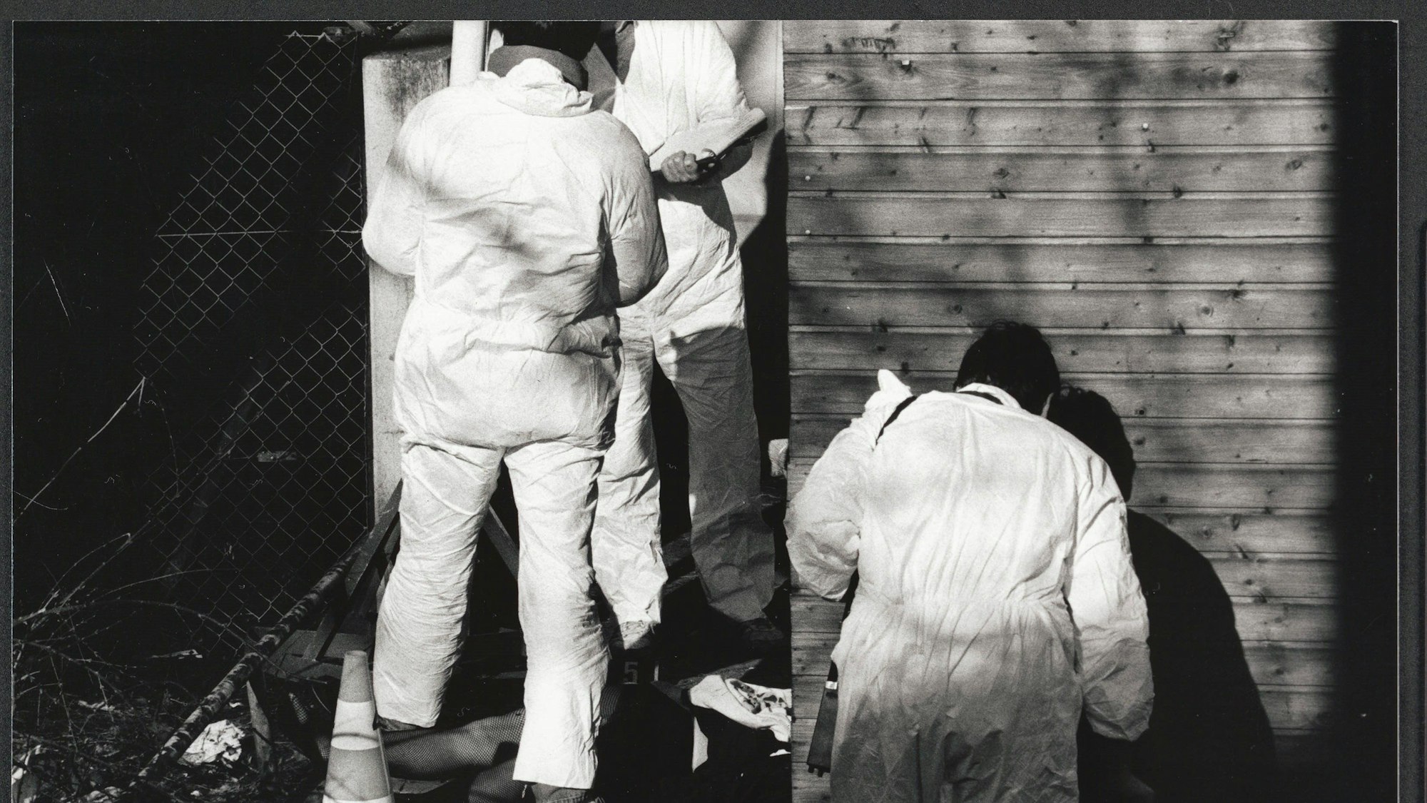 Ermittler nahmen damals die Spuren am Tatort an der Albertusstraße auf.