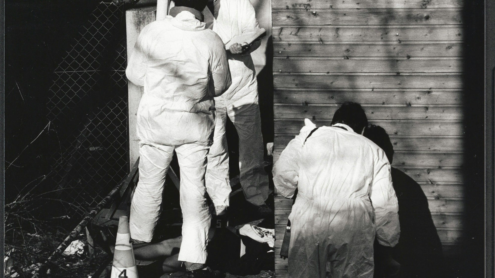 Die Ermittler sicherten im Februar 1988 Spuren am Tatort. Unter anderem auch drei Hautschuppen, die den Angeklagten Belasten.