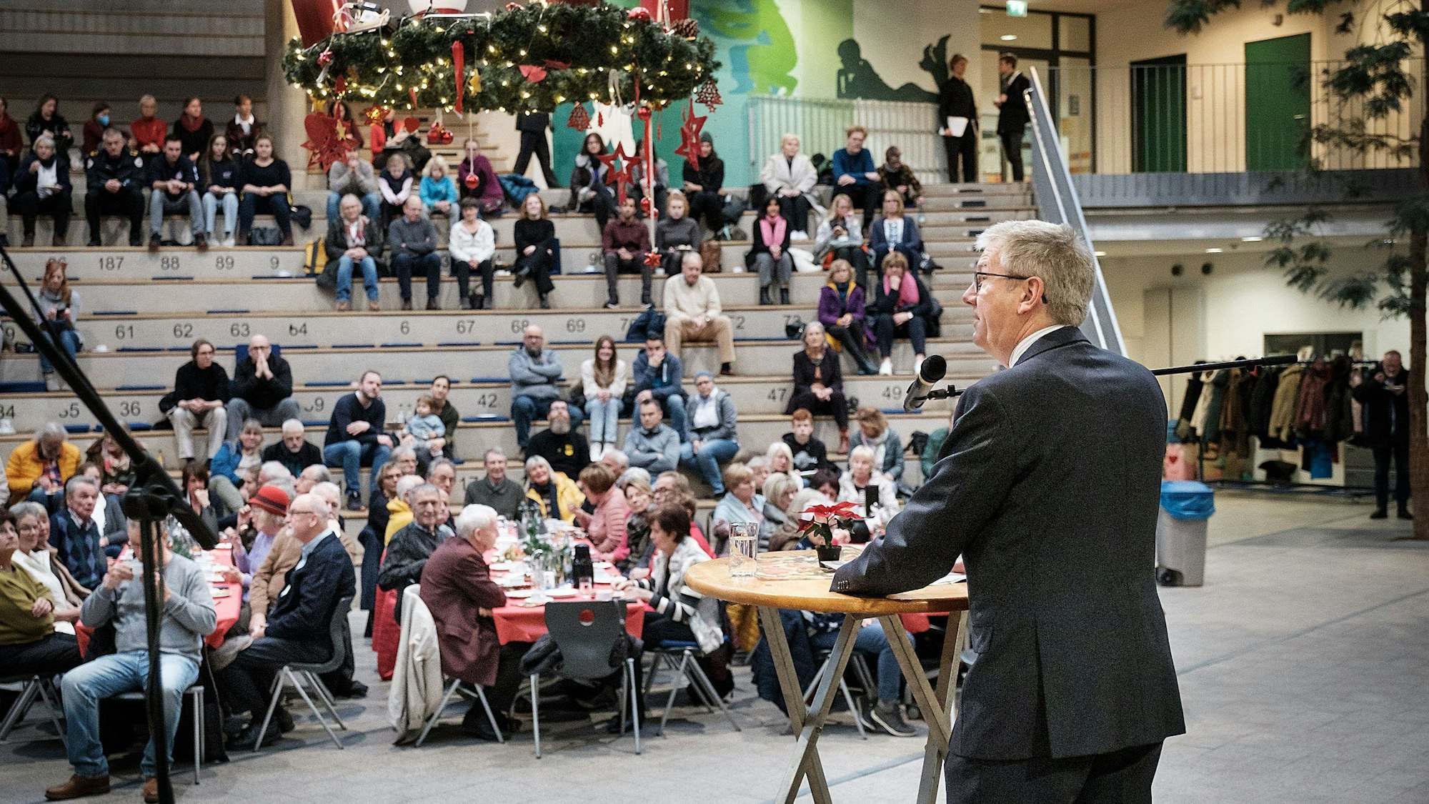 Bürgermeister Christoph Becker dankte den Ehrenamtlern
