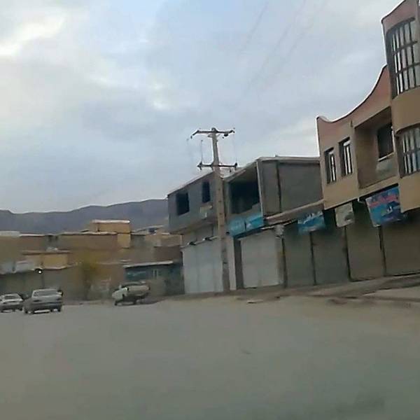 Ein Screenshot zeigt geschlossene Läden in der Stadt Sanandaj im Westen des Irans.