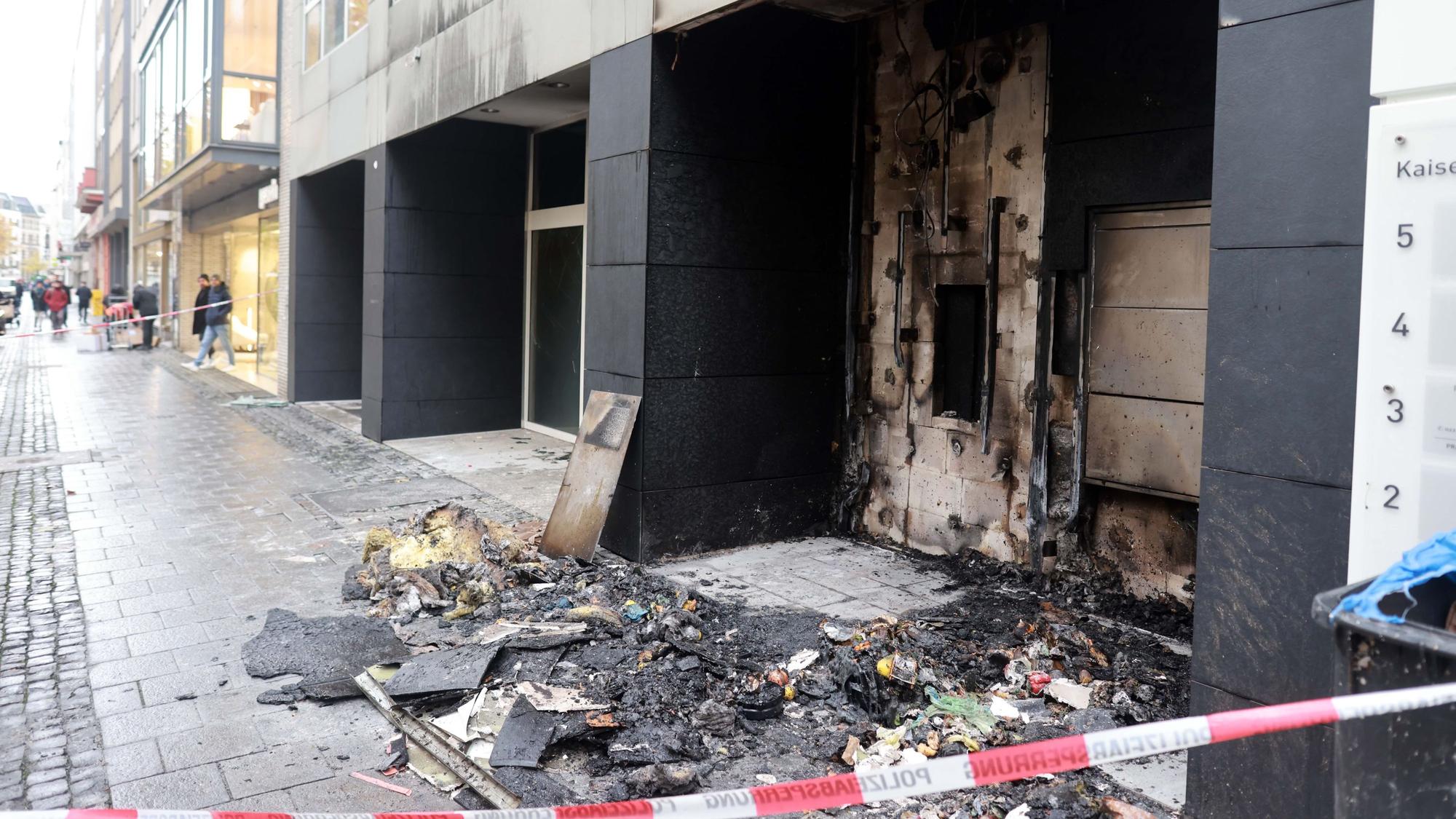 Vorerst nicht mehr nutzbar ist das vom Feuer gezeichnete Haus. Weitere Gebäude wurden entraucht.