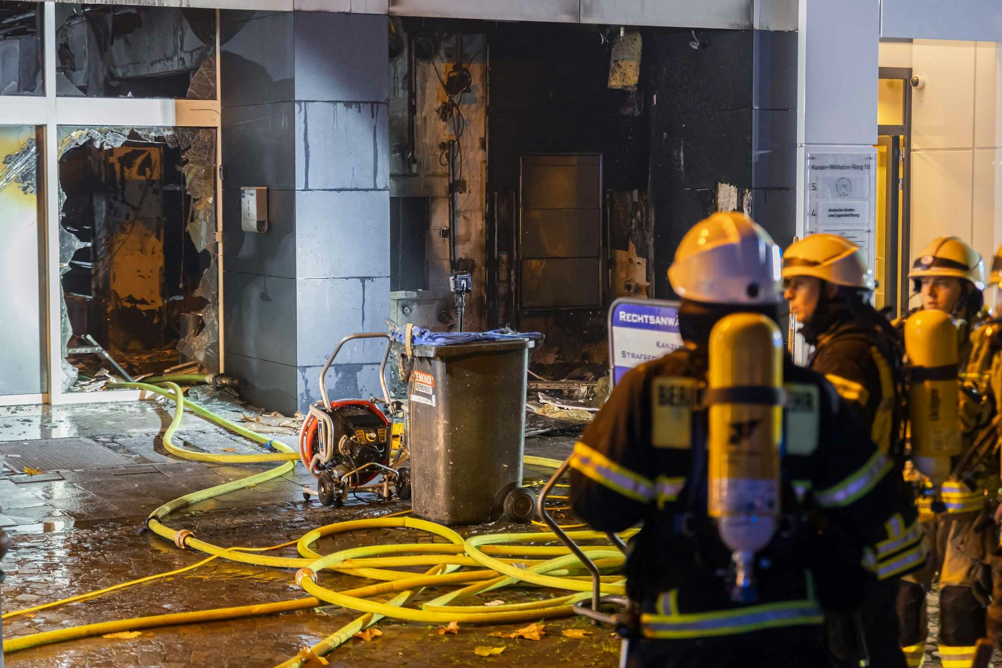 06.12.2022, Feuer auf dem Kaiser-Wilhelm-Ring
