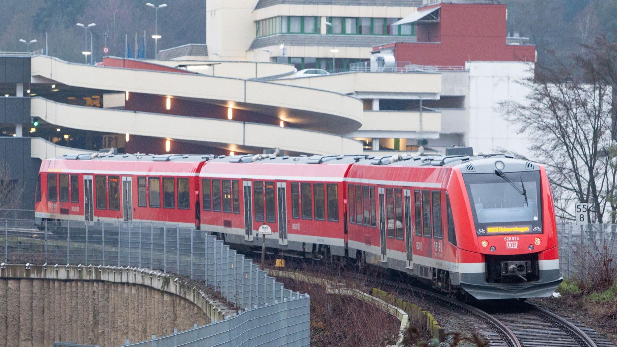 Blick auf die Regionalbahn 25.