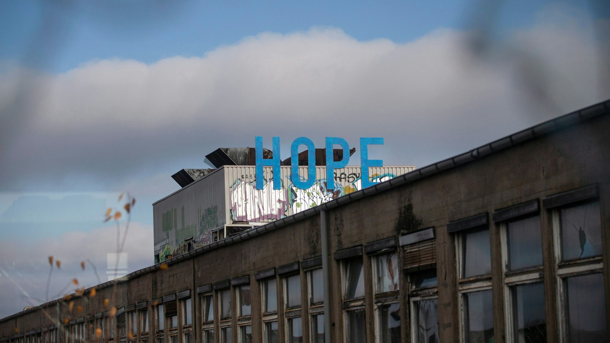 Hoffnung für das ehemalige KHD-Verwaltungshaus? Der Initiativkreis Otto-Langen-Quartier beklagt den zunehmenden Verfall.