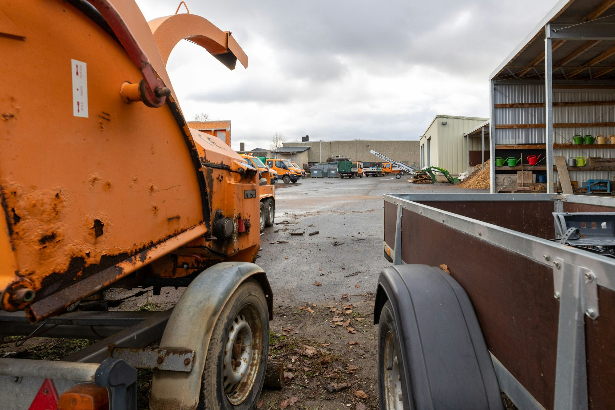 Fahrzeuge auf dem Bauhof in Swisttal-Ludendorf.