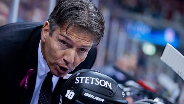 28.10.2022, Nordrhein-Westfalen, Düsseldorf: Eishockey: DEL, Düsseldorfer EG - Kölner Haie, Hauptrunde, 16. Spieltag, PSD Bank Dome. Kölns Trainer Uwe Krupp. Foto: Rolf Vennenbernd/dpa +++ dpa-Bildfunk +++