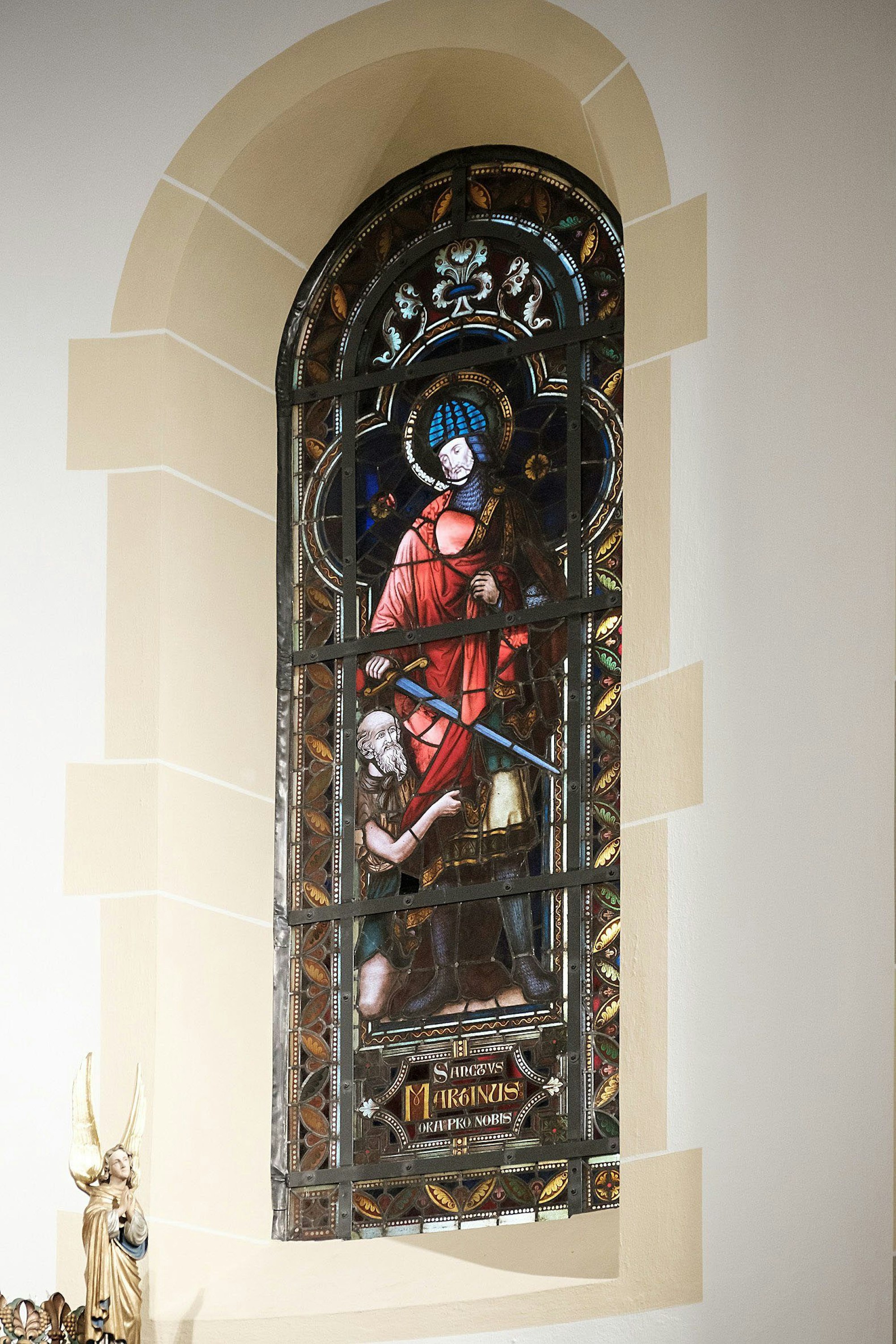 St. Martinus Ollheim: Auch die Glasfenster der Kirche wurden restauriert.