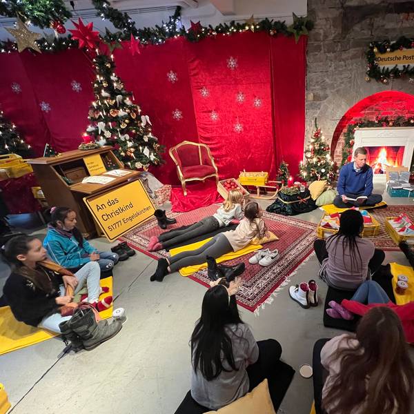08.12.2022-Vorlesestunde in der Christkindpostfiliale Engelskirchen